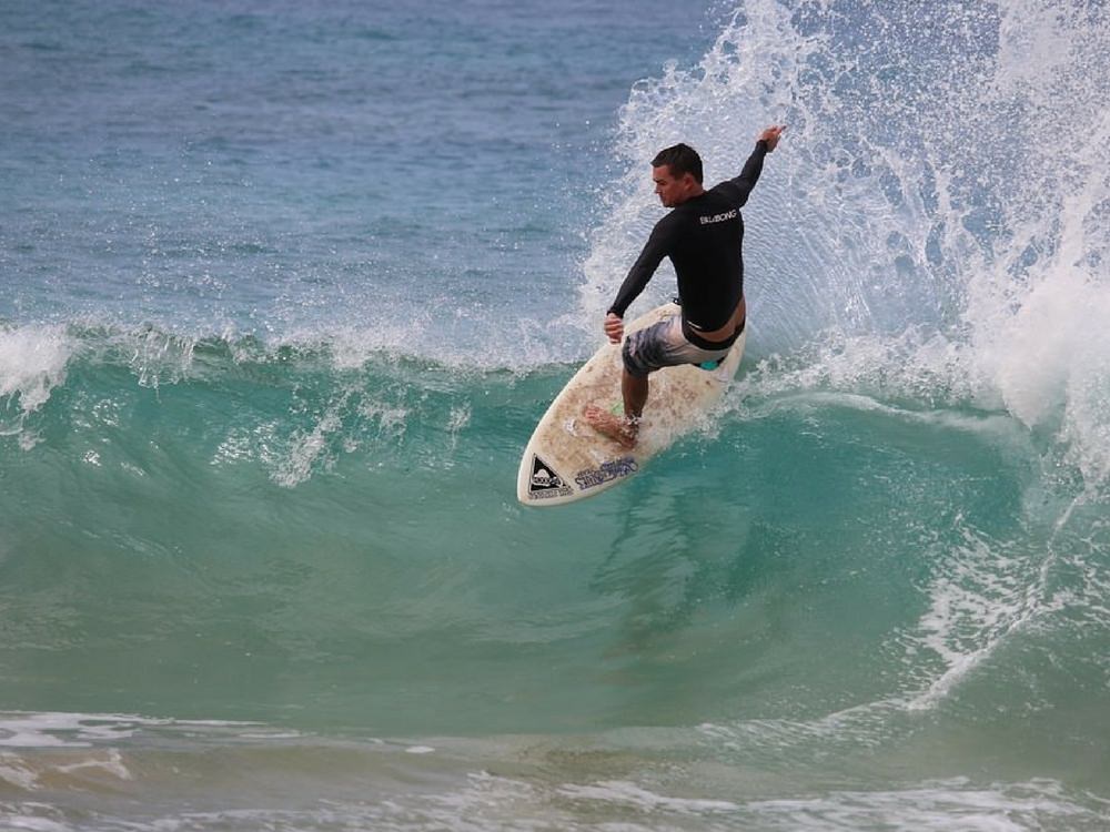 maui surf spot hawaii surfing